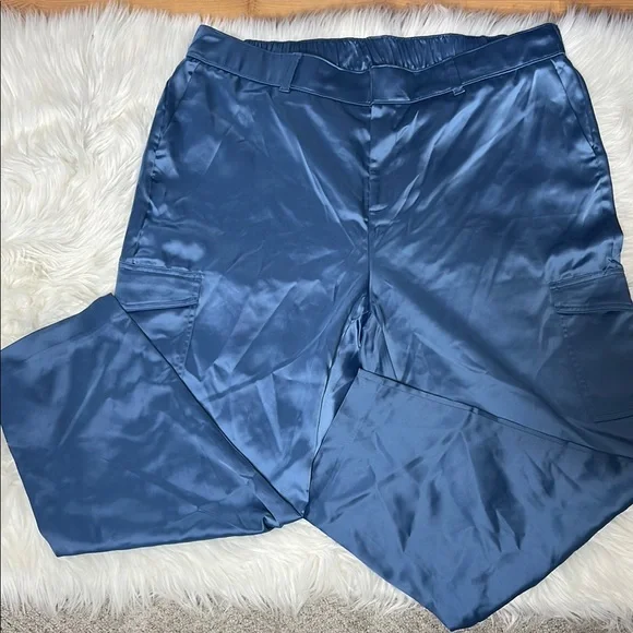 New Torrid Relaxed Taper Satin Cargo Pant Sleek Satin Pants size 16 - Picture 4 of 16